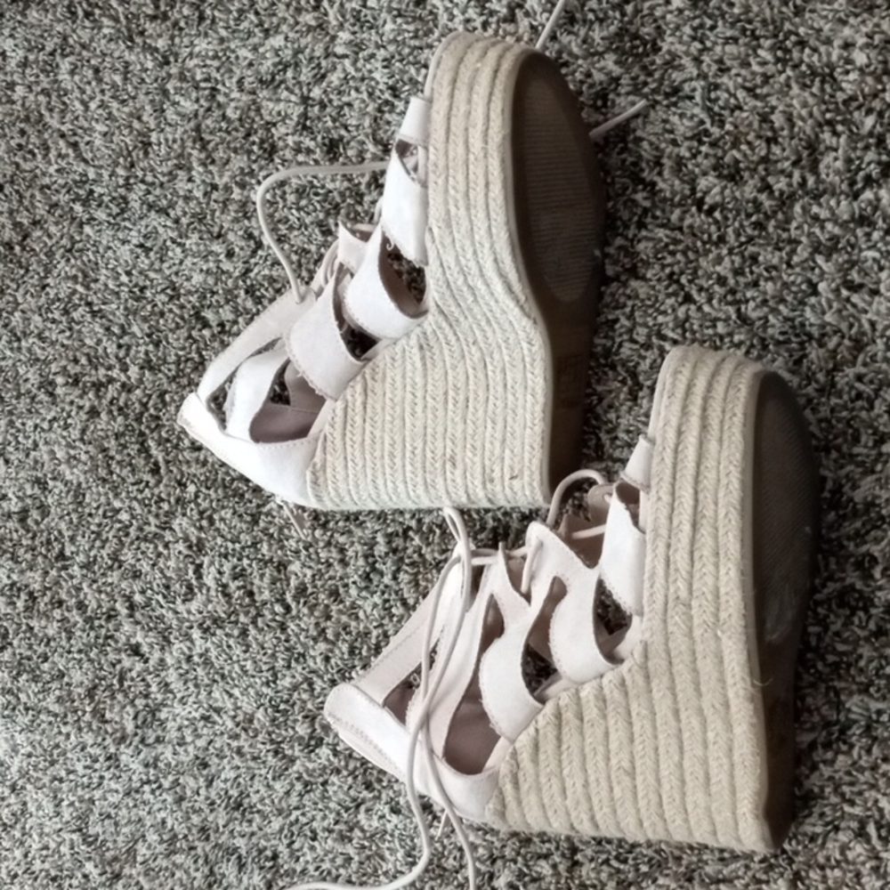 Modern-Does-70s platform Wedge Heels